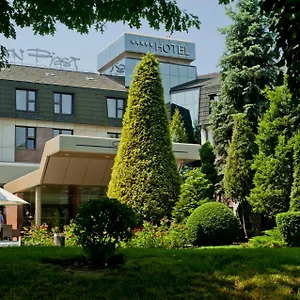 Booking Crown Piast & Spa Hotel